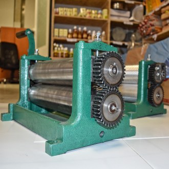Pressmaschine auf Mittelwände